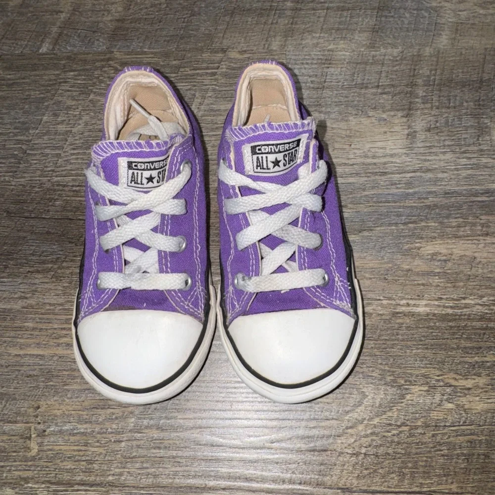 Converse Chuck Taylor All Star Kids Purple Low Top Sneaker 737837F Sz 9 Toddler